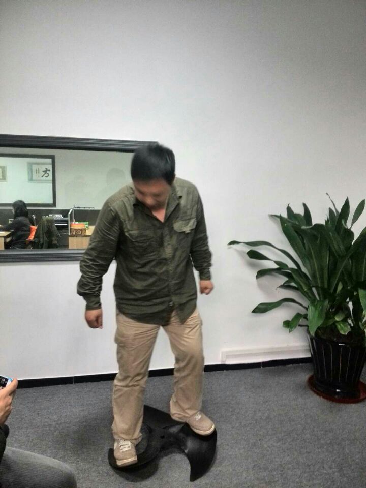 潤東方環(huán)保空調(diào)風(fēng)葉抗壓測試