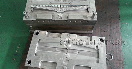潤(rùn)東方環(huán)?？照{(diào)分水器模具